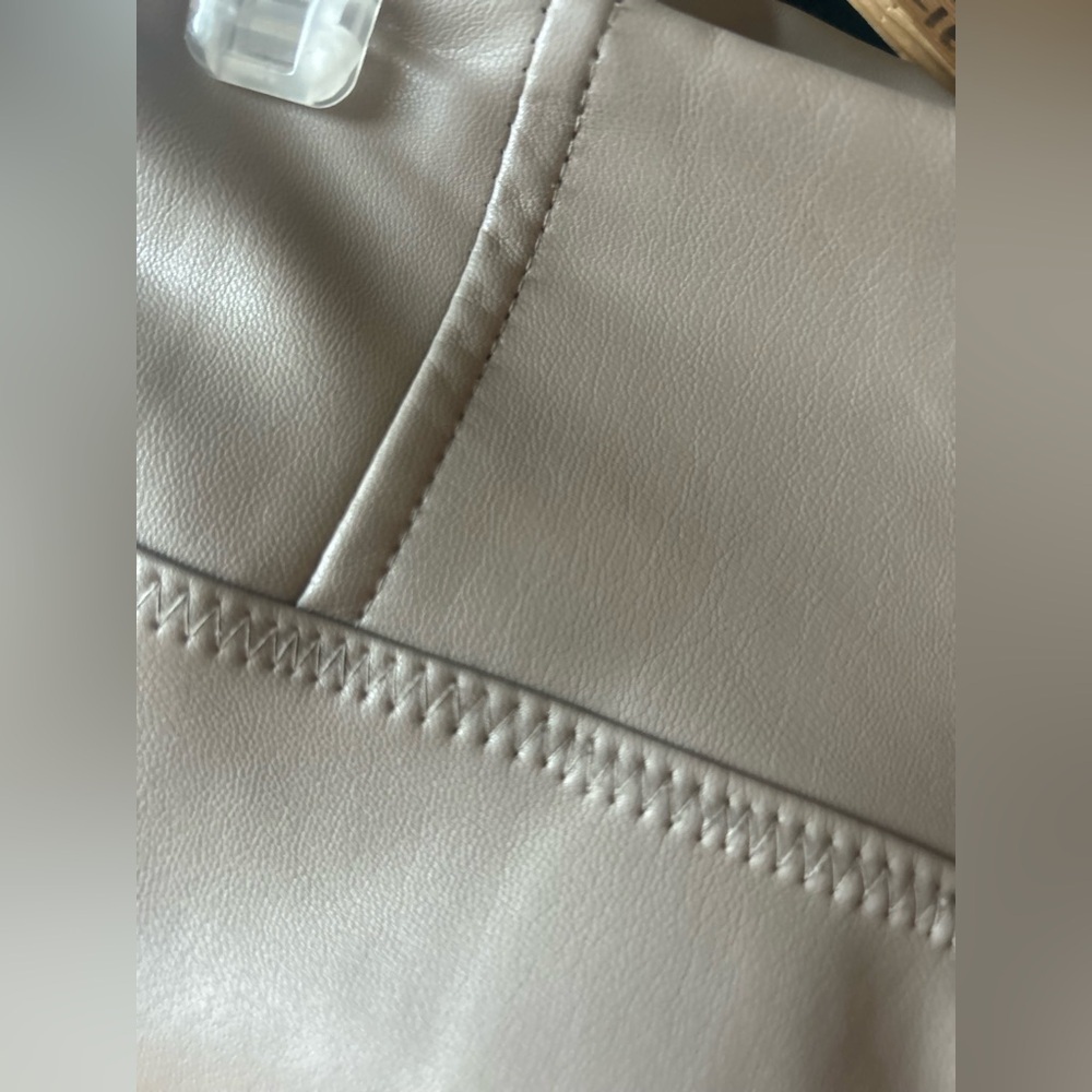✌️4 for $20✌️ Vegan leather leggings - Picture 9 of 9